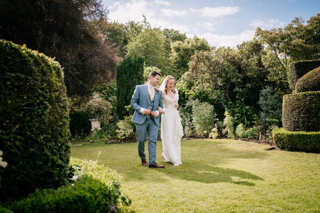 Chenies Manor House bride & groom